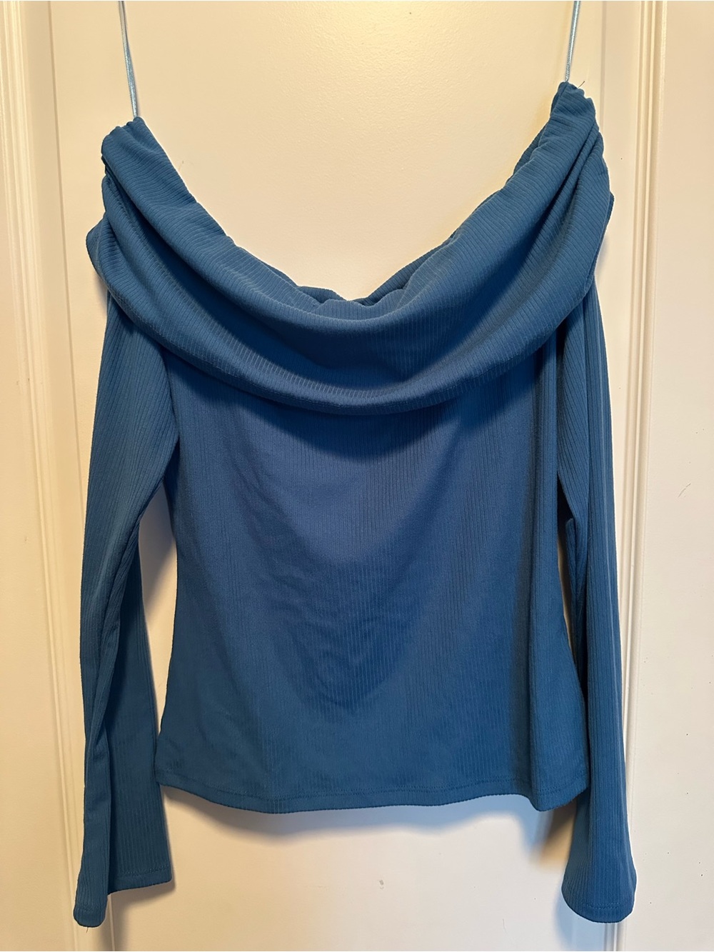 KIMCHI BLUE Blue Ribbed Off-Shoulder Top